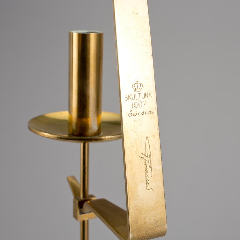 VÄGGLAMPETTER, 2 stycken, mässing, "Pendeln", Pierre Forsell, Skultuna, 1900-talets fjärde kvartal.