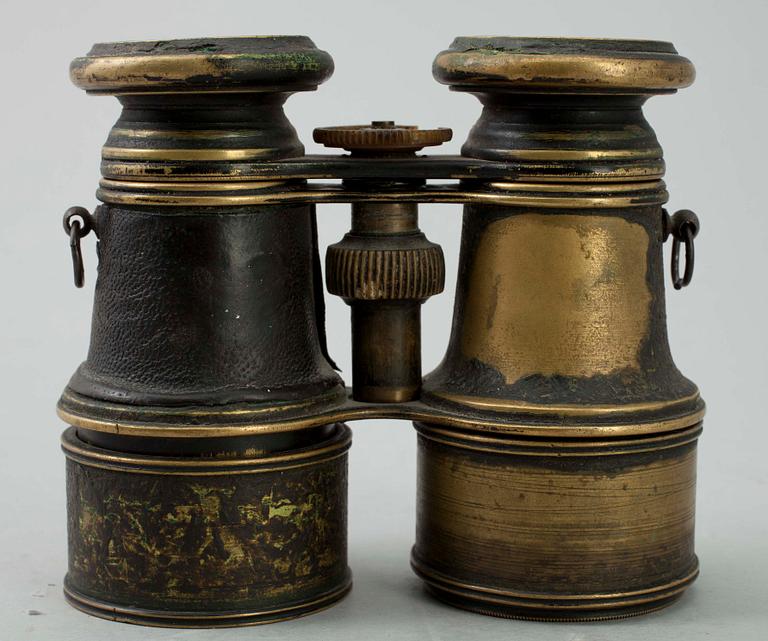 KIKARE 3 st, bl.a. en tubkikare, trä och mässing, London, ca 1900.