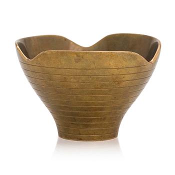 Paavo Tynell, a bronze bowl for Taito.