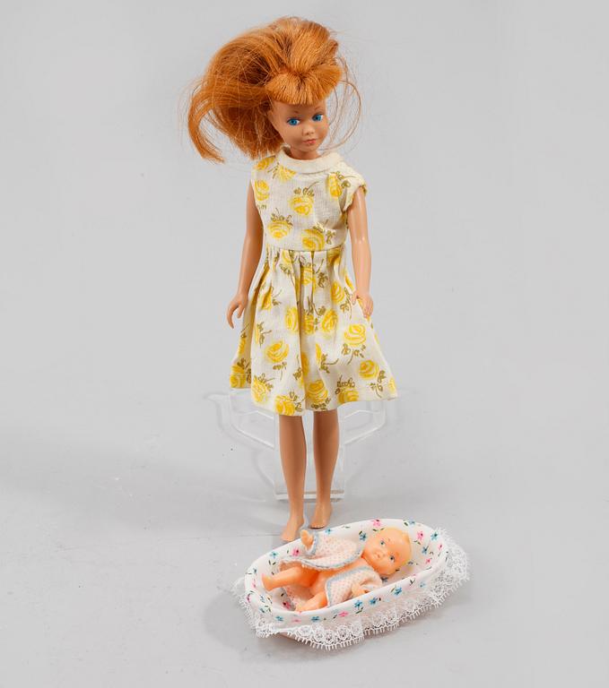 BARBIEDOCKOR, 4 st, MED TILLBEHÖR, Mattel, omkring 1900-talets mitt.