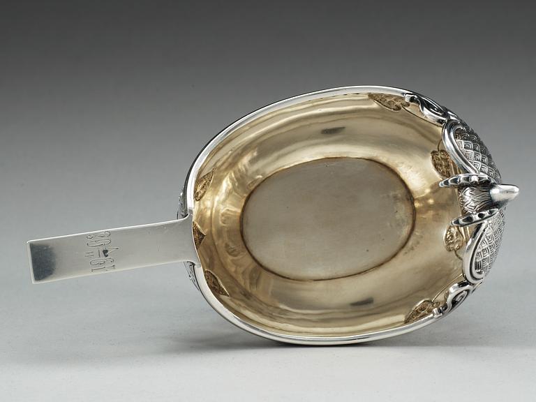 A Russian silver kovsh, makers mark of Pjotr Loskutov, Moscow 1896-1908.