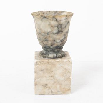 An alabaster vase, 19th/20th century.