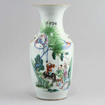 VAS, porslin, Kina, 1900-talets första hälft.