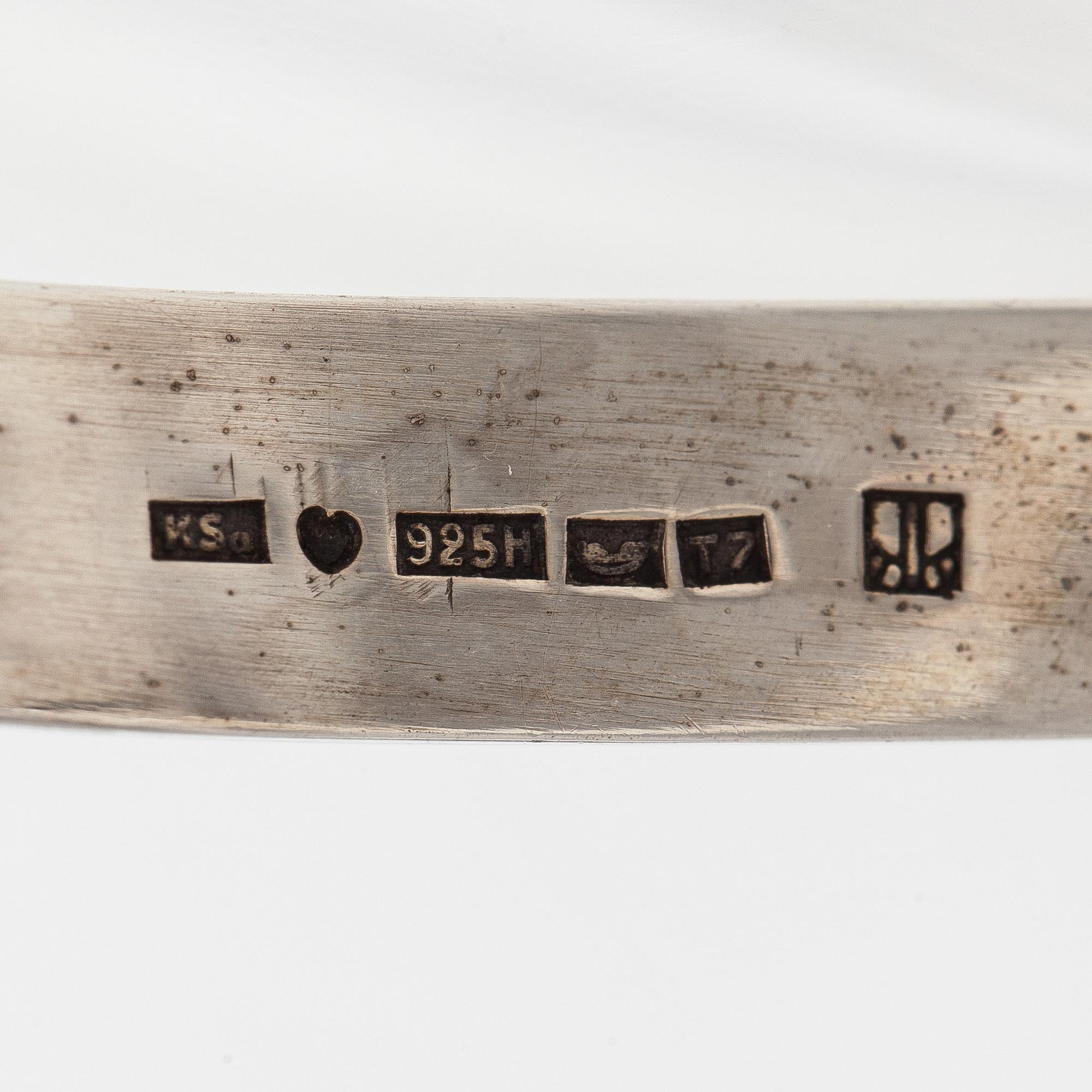 Kaulaketju ja rannekoru, viistehiotut vuorikristallit, hopeaa, Kaunis Koru 1972.