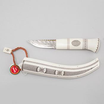 A knife by Jonas Sandström, signed and dated 2005.
