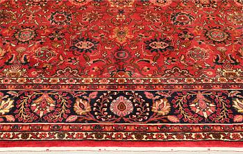 A Nanadj carpet, approx. 407 x 313 cm.