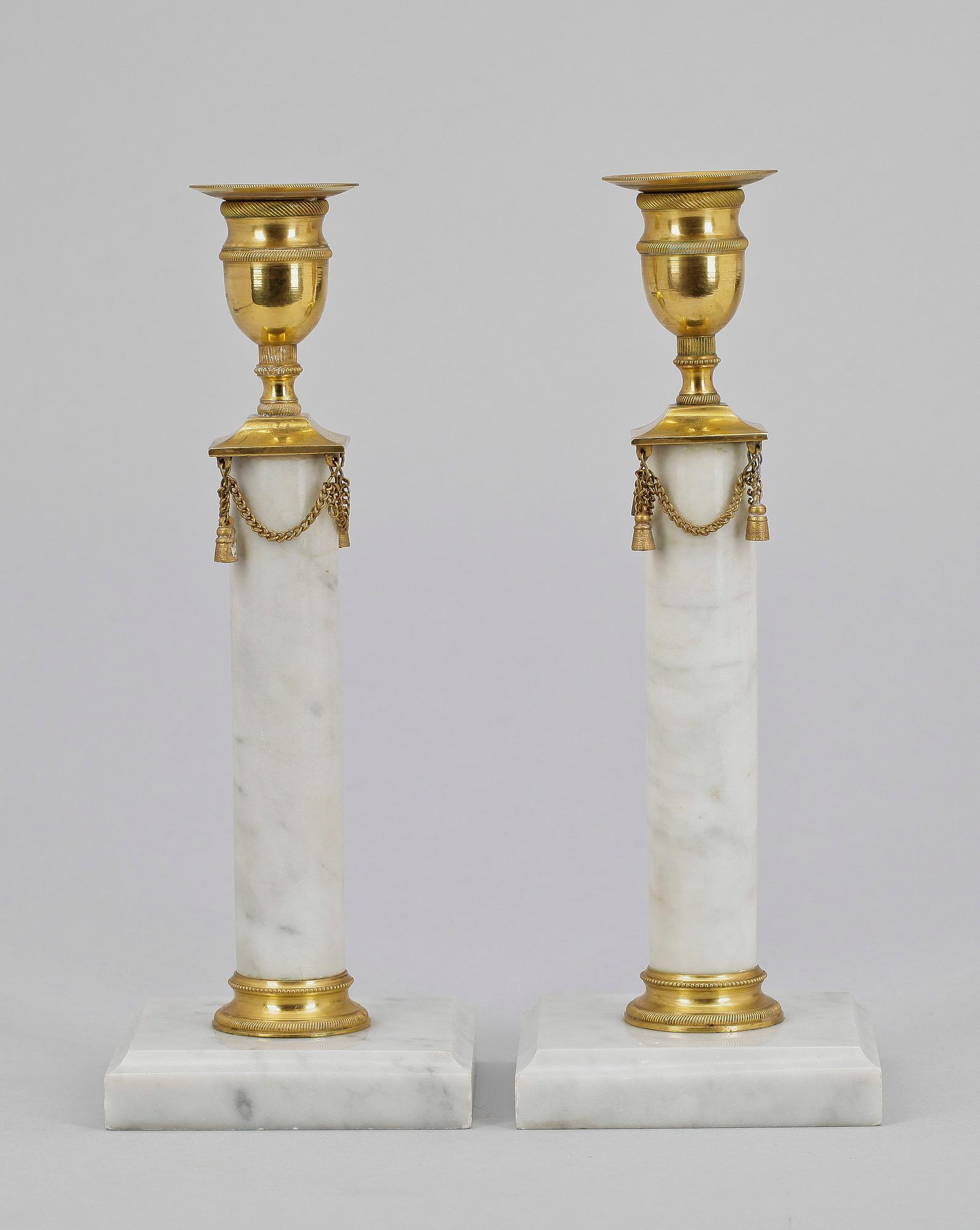 LJUSSTAKAR, ett par, marmor och mässing, sengustaviansk stil, 1800-talets slut.