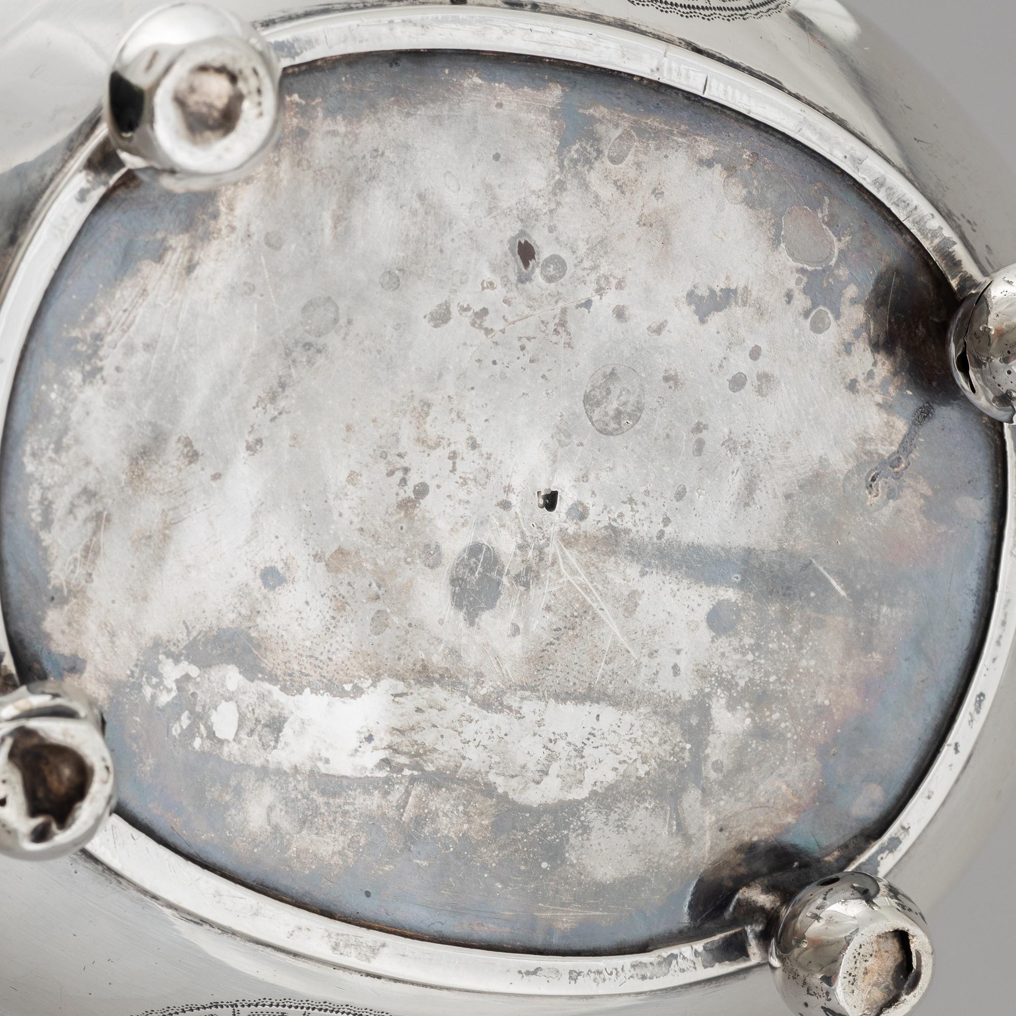 Walter Morisse & Son, skål med hänklar, silver, London, England 1885.