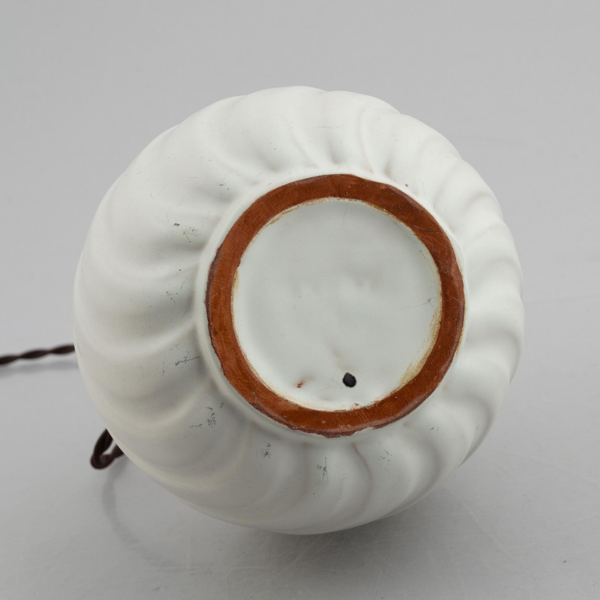 Upsala Ekeby, a table lamp, for Arvid Böhlmarks Lampfabrik, 1930s/40s.