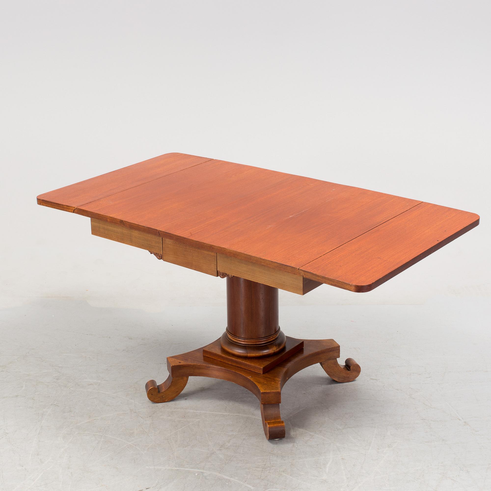 A "Karl Johan" table, first half of the 20th century.