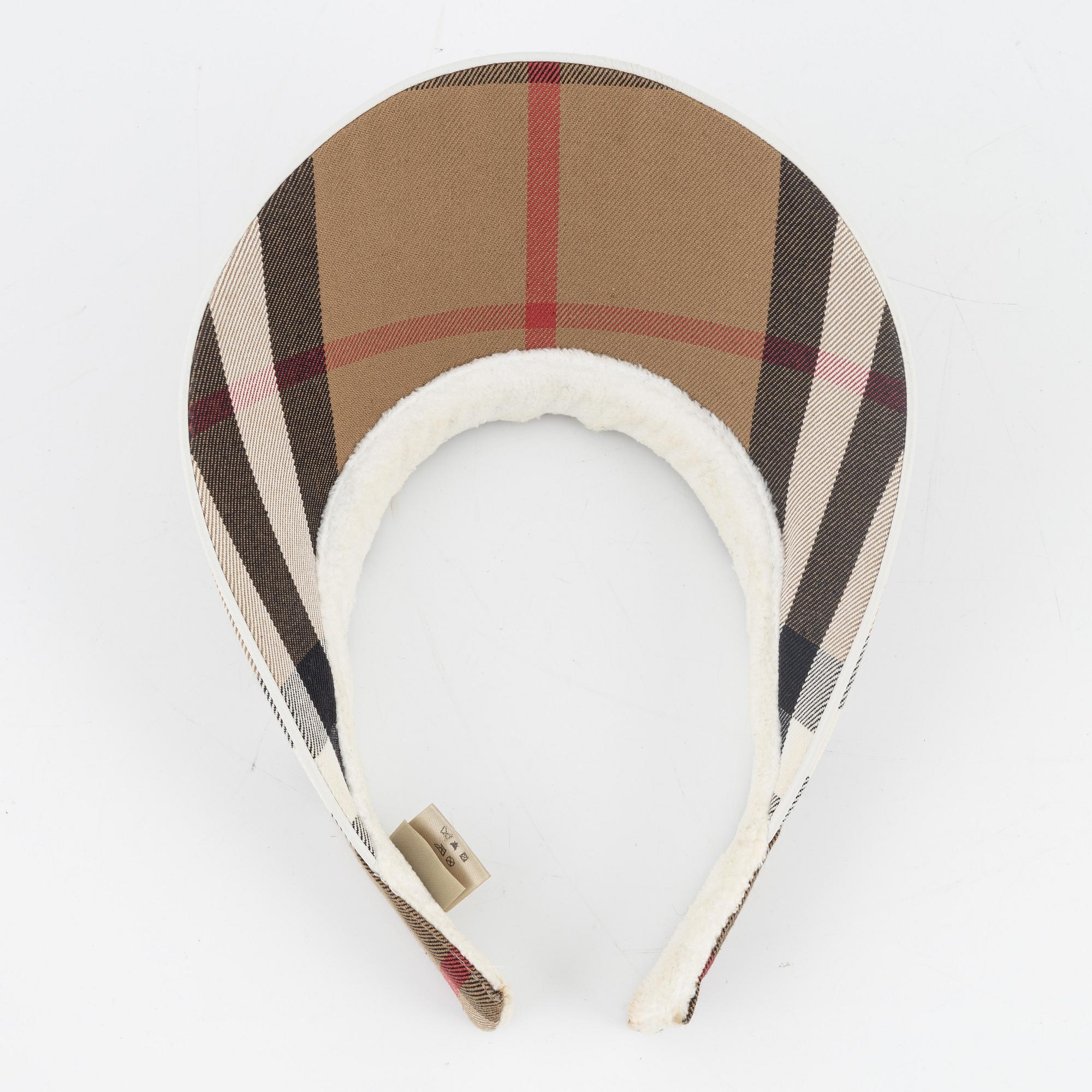 Burberry, väska, solskärm samt keps.
