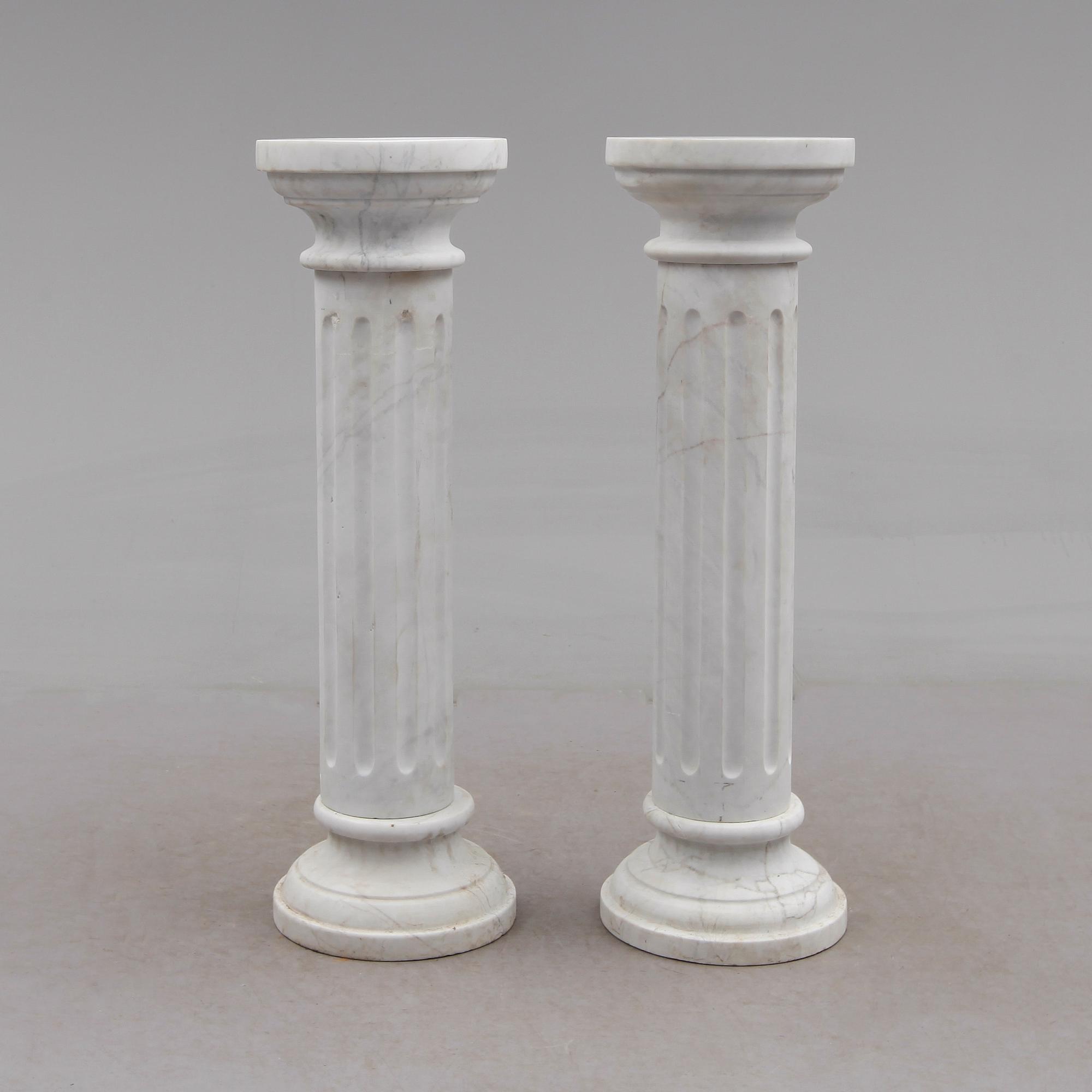 PIEDESTALER, 1 par, marmor, 1900-talets andra hälft.