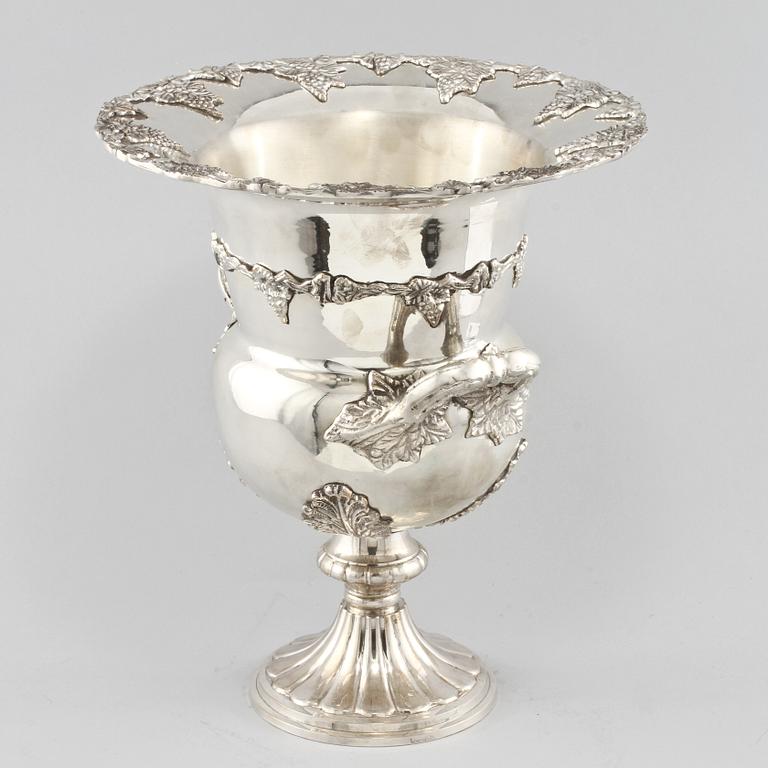 CHAMPAGNEKYLARE, vitmetall, 1900-talets andra hälft.