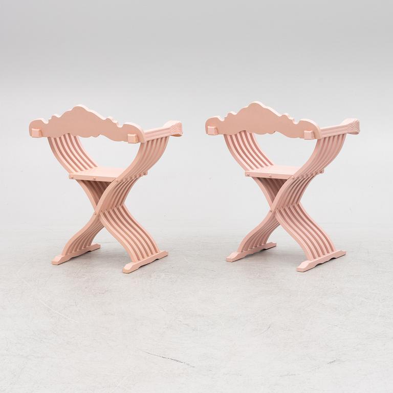 Armchairs, a pair, so-called "Dante chairs", Renaissance Style, second half of the 20th Century.