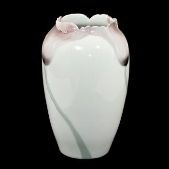 Vas, porslin, Nils Emil Lundström, Rörstrand, 1900-talets första hälft.