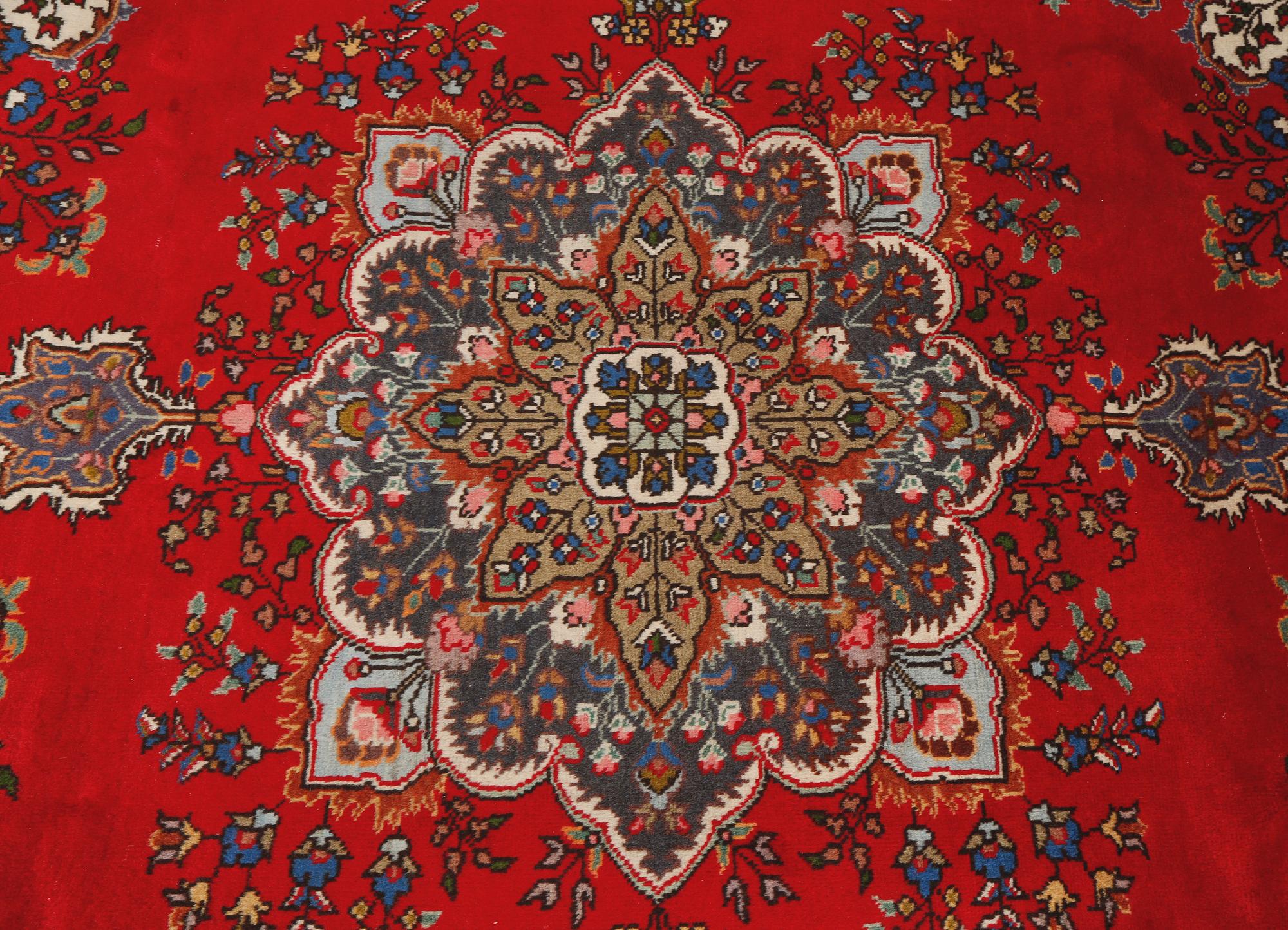 MATTA, Täbris, 290 x 200 cm.