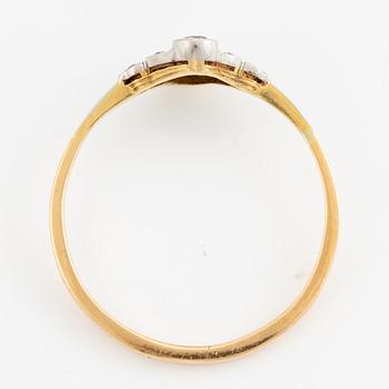Ring, guld med gammalslipade diamanter och rosenslipade diamanter, troligen omkring sekelskiftet 1900.