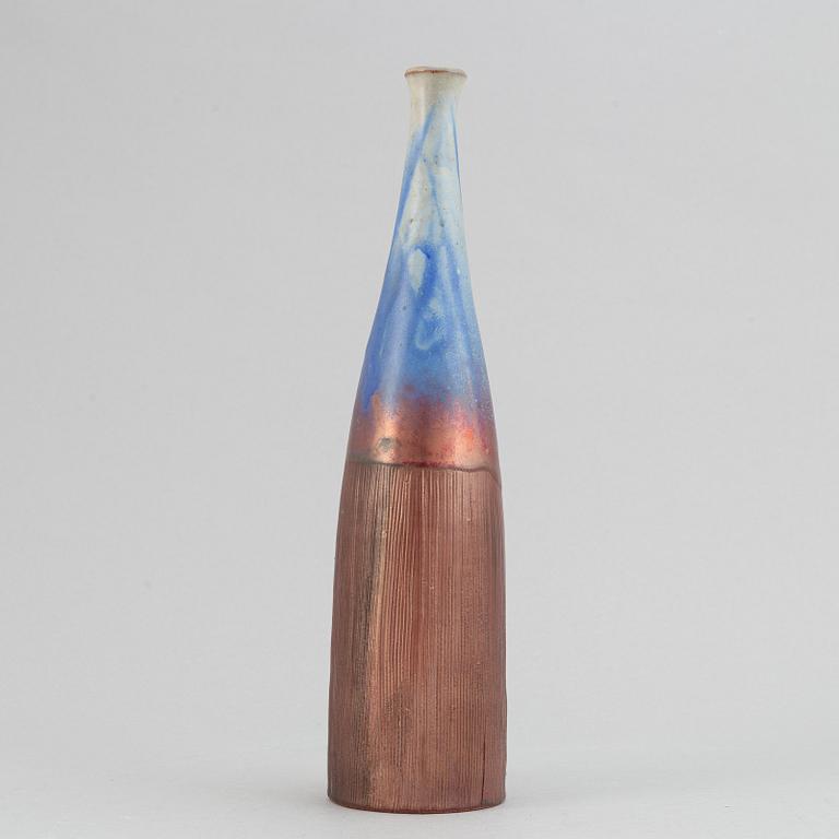 Sven Hofverberg, a set of three stoneware bowls and a vase, mid 20th Century.