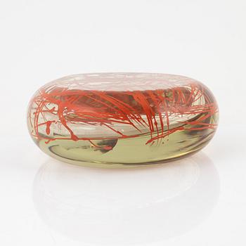 Nicole Ayliffe, vas/ skulptur "Optical Drawing", Chilli red, egen studio, Adelaide, Australien 2000-tal.