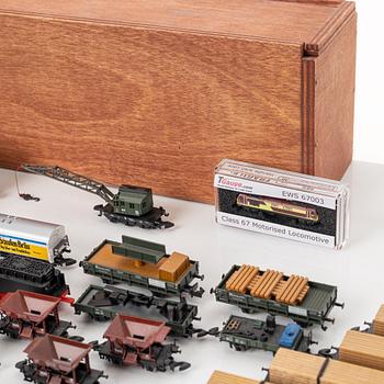 A collection of locomotives and carriages. Including Märklin, Z scale.