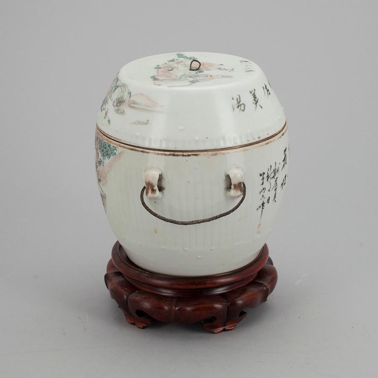 KÄRL med LOCK, porslin, Kina ca 1900.