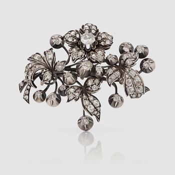 1375. A late Victorian old- and rose-cut diamond brooch.