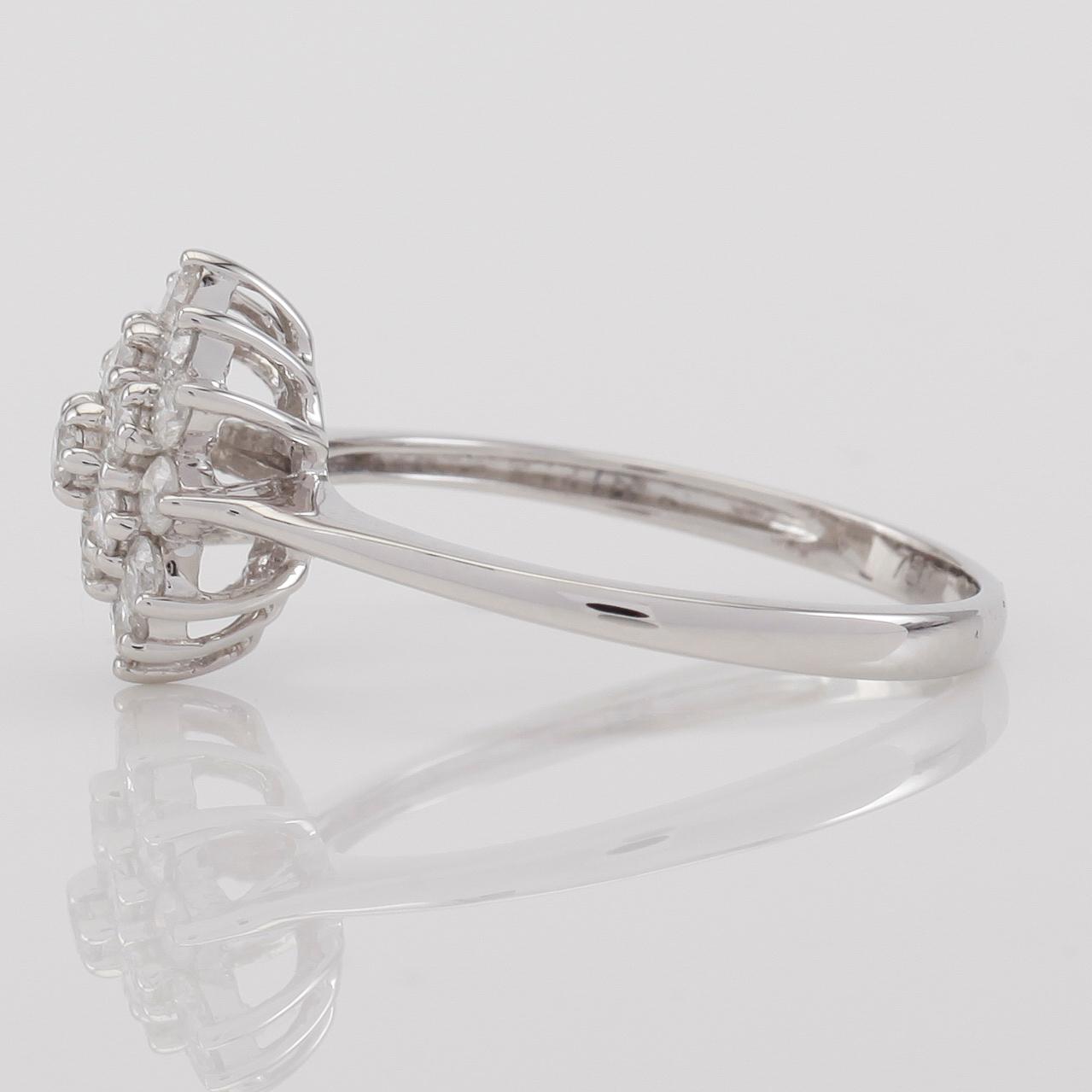 RING, 18K vitguld och diamanter tot ca 0.61 ct.