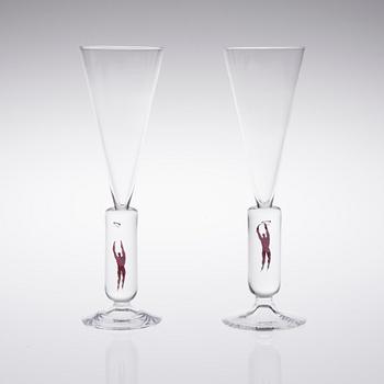 GLAS, ett par, "Millennium" Bert Vallien, Kosta Boda, signerade och numrerade 12182 och 12183.