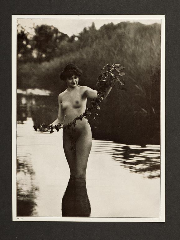 A paper file with 19 pictures, "Eva im Paradies"
early 20th century Germany.