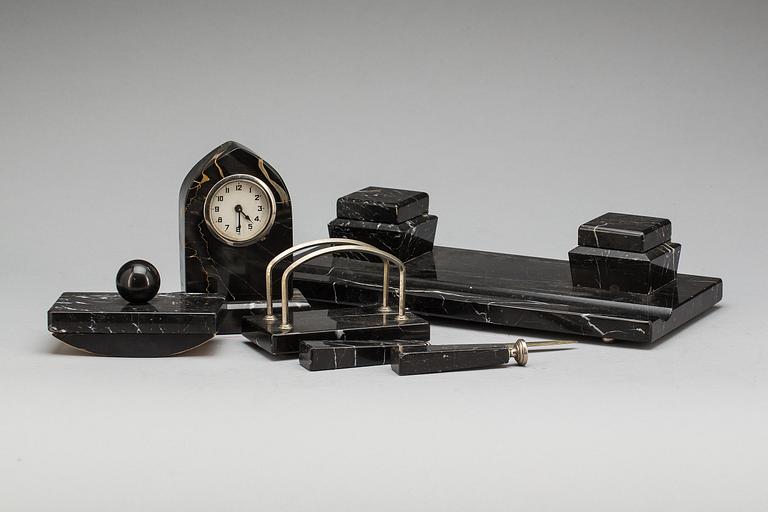 SKRIVBORDSUPPSATS, 6 delar, 1900-talets första hälft.