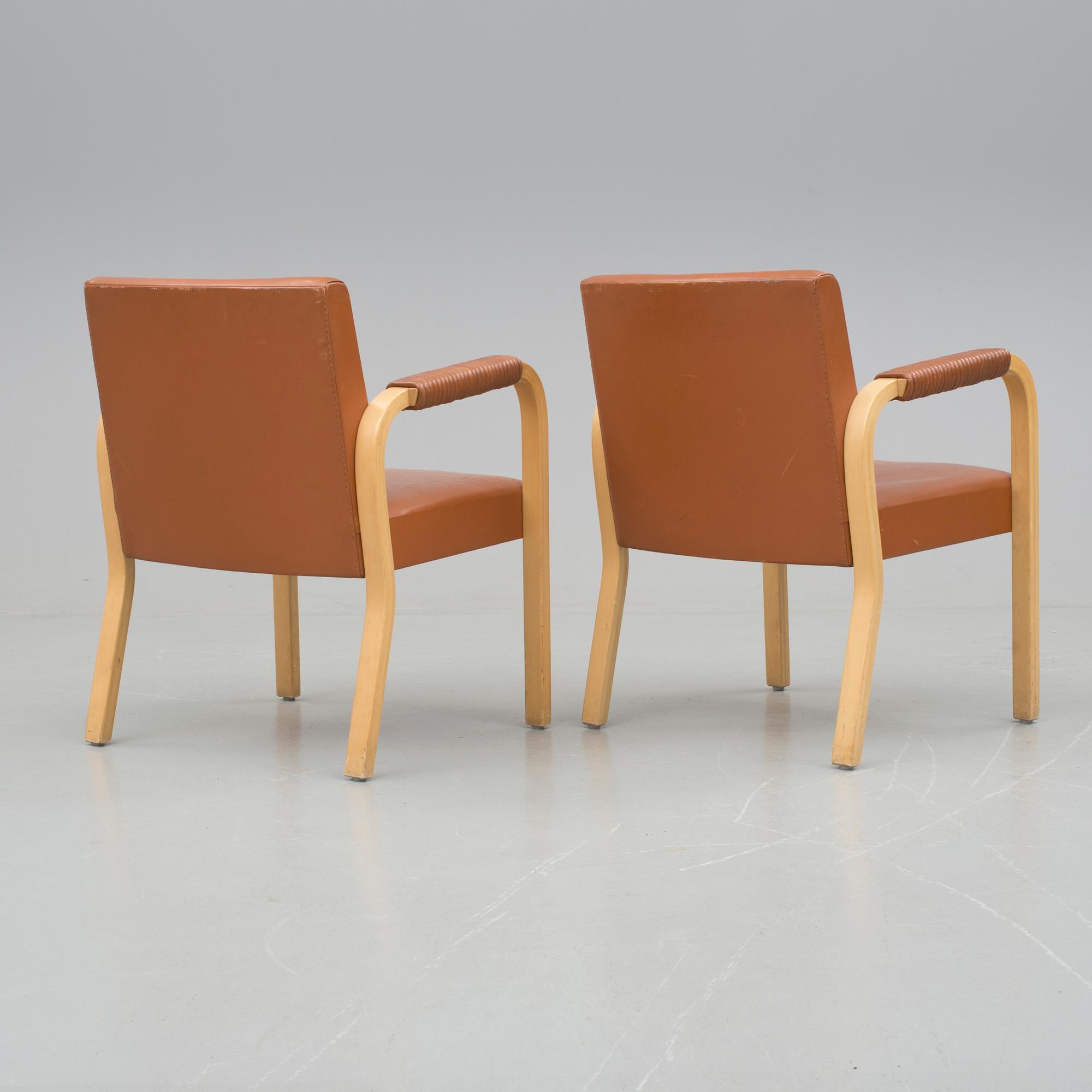ALVAR AALTO, karmstolar, ett par. Artek. Nr 46.