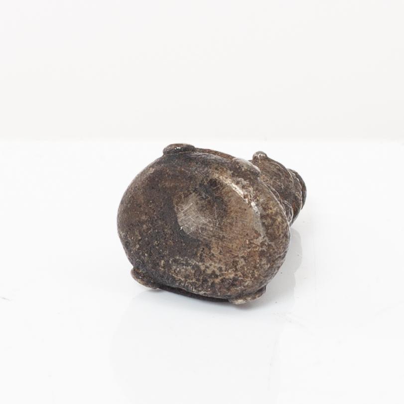 Skålar, tre stycken samt tre bägare och figurin, metall, Centralasien.