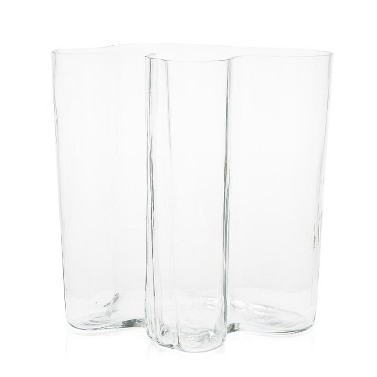 Alvar Aalto,  maljakko, malli 3031, signeerattu Alvar Aalto 28/1985.