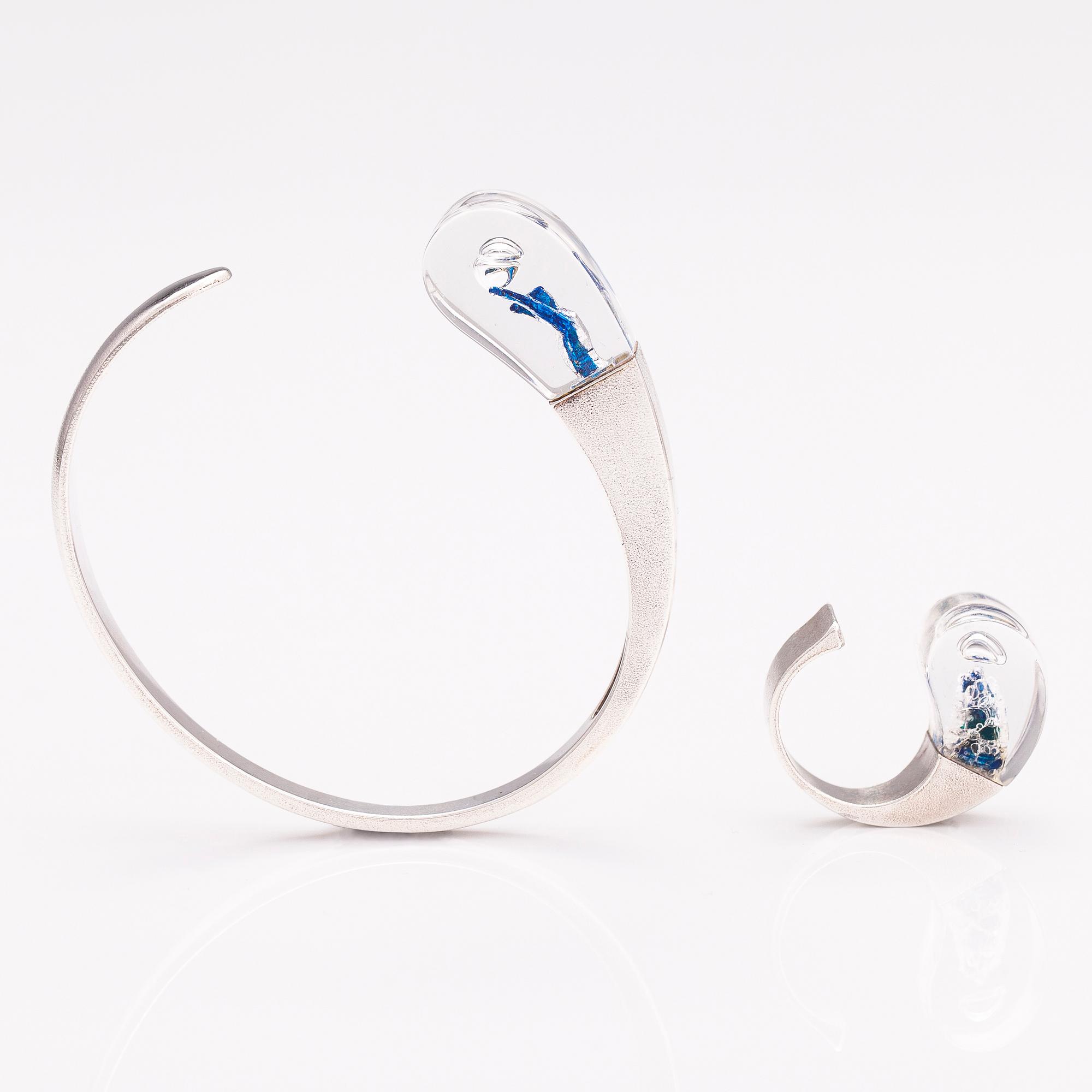 BJÖRN WECKSTRÖM, ARMBAND och RING "Mikroner", sterling silver och akryl. Lapponia 1974 och 1976.