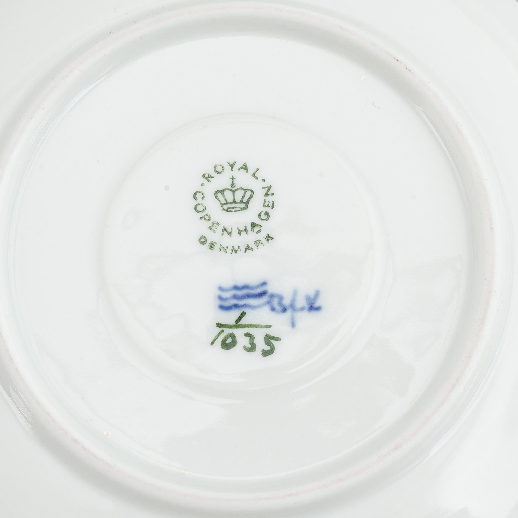 Royal Copenhagen, a part 'Musselmalet' coffee and tea service, Denmark (57 pieces).
