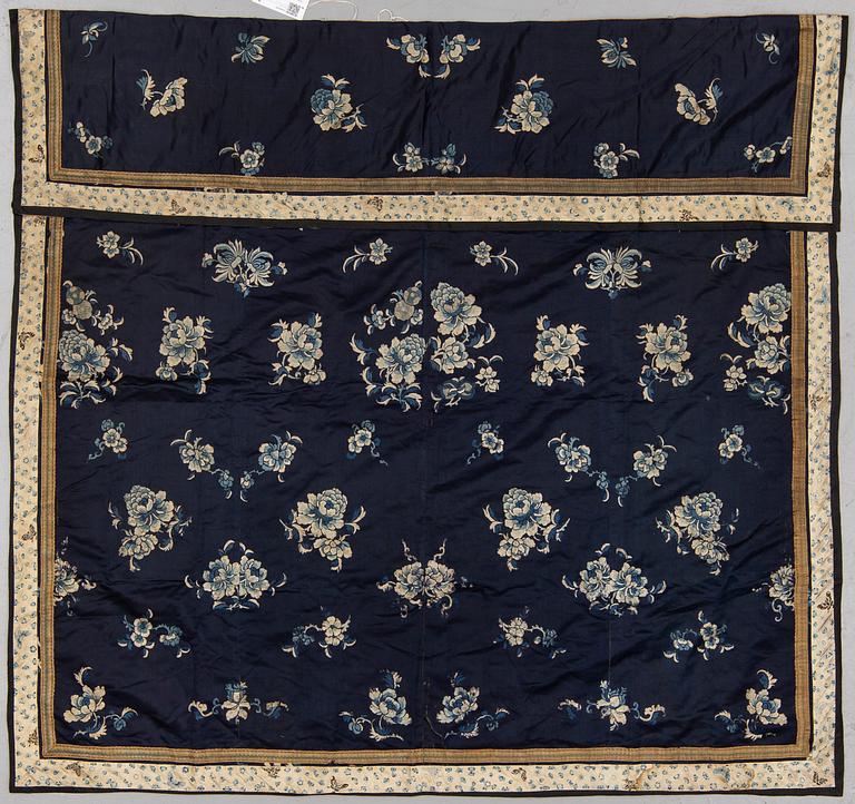 An embroidered silk panel, late Qing dynasty.