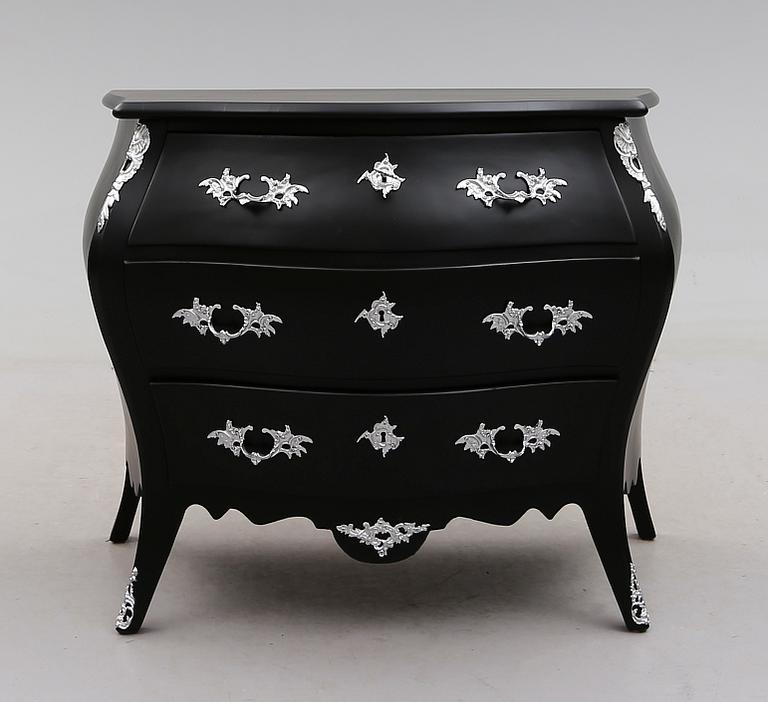 BYRÅ, rokokostil, 1900-talets andra hälft.