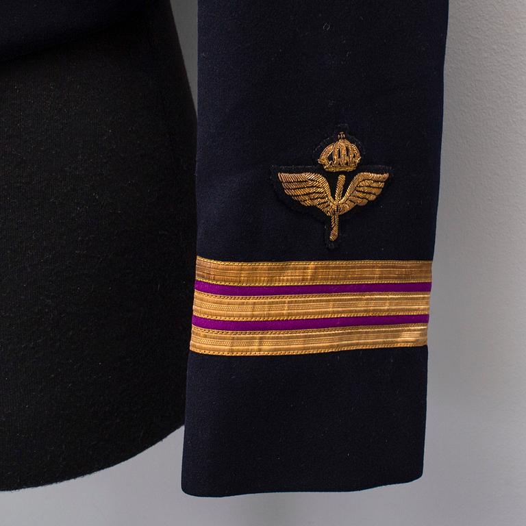 UNIFORMSDELAR svenska, för flygvapenofficer.