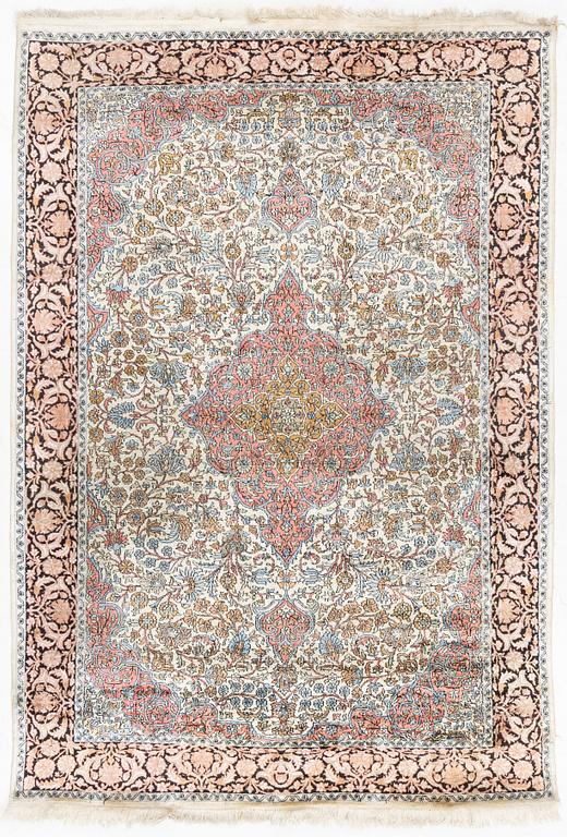 Matta, old silke Kashmir, ca 270 x 187 cm.