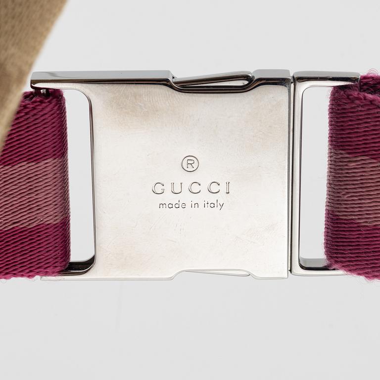 Gucci, a canvas beltbag.