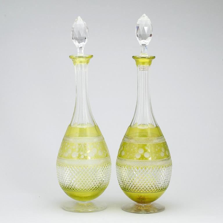 KARAFFER, ett par, omkring sekelskiftet 1900.