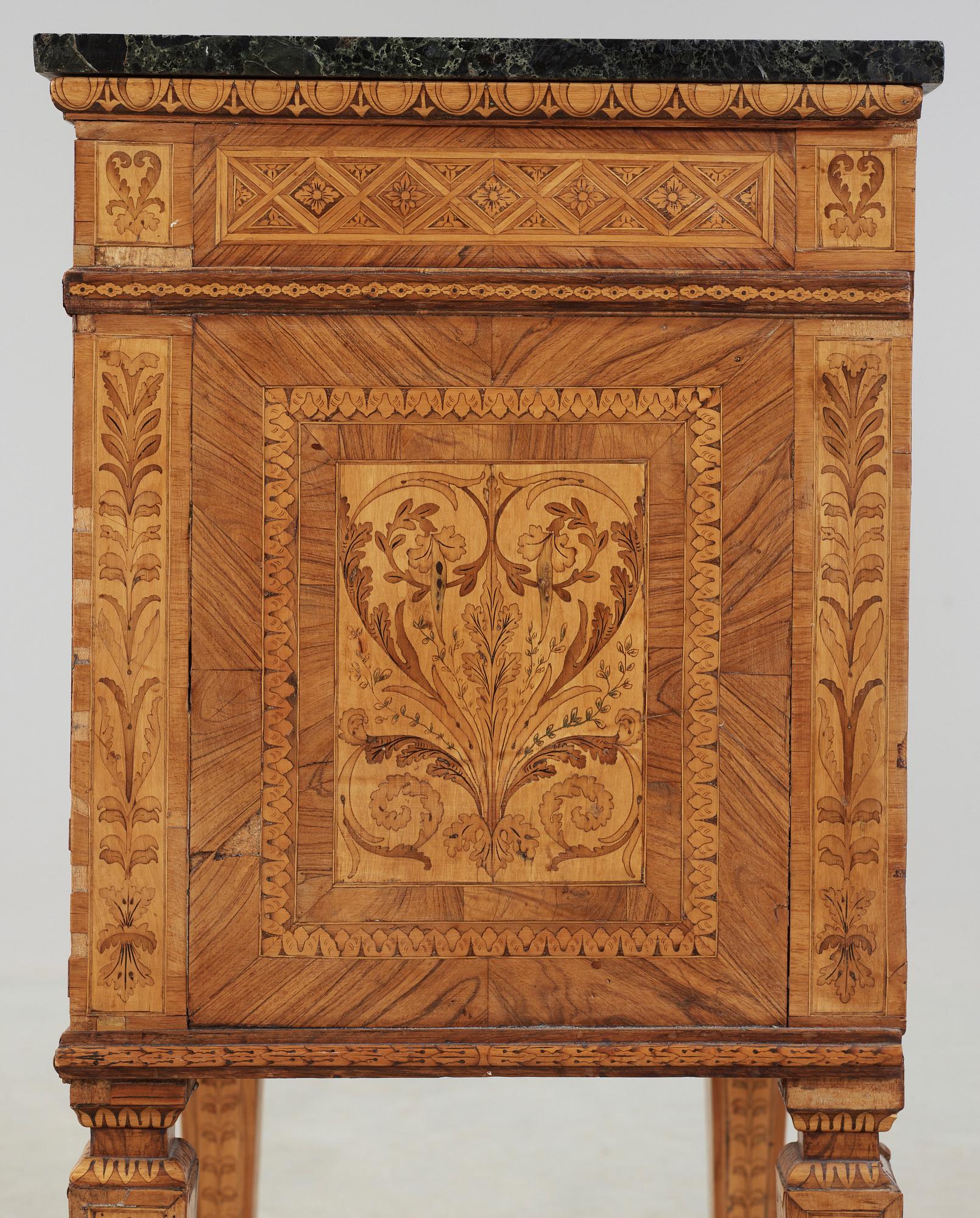 POTTSKÅP, Louis XVI, Italien omkring år 1800.