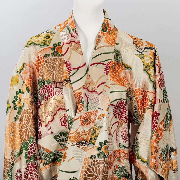 A Japanese 20th century silk brocade kimono.