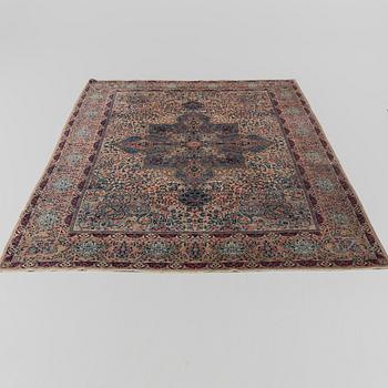 Rug, Kirman, figural, 297 x 217 cm, first half of the 20th century.