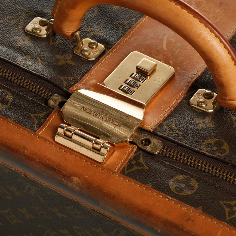 LOUIS VUITTON, a monogram canvas suitcase.