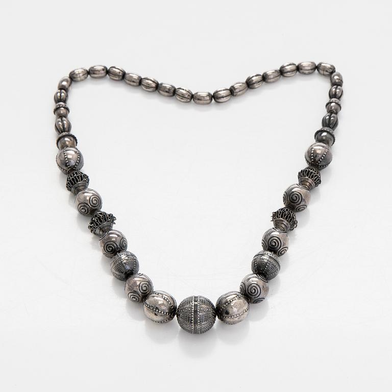 Kalevala Koru, Necklace and bracelet, “The Halikko Treasure”, silver. Helsinki 1970.