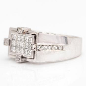An 18K white gold ring with brilliant cut diamonds ca. 1.30 ct in total.
