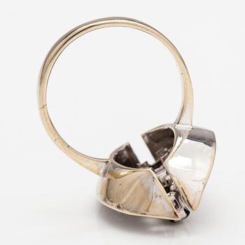 Ring, 18K vitguld, diamant ca 0.03 ct och turmaliner. Finska importstämplar 1962.