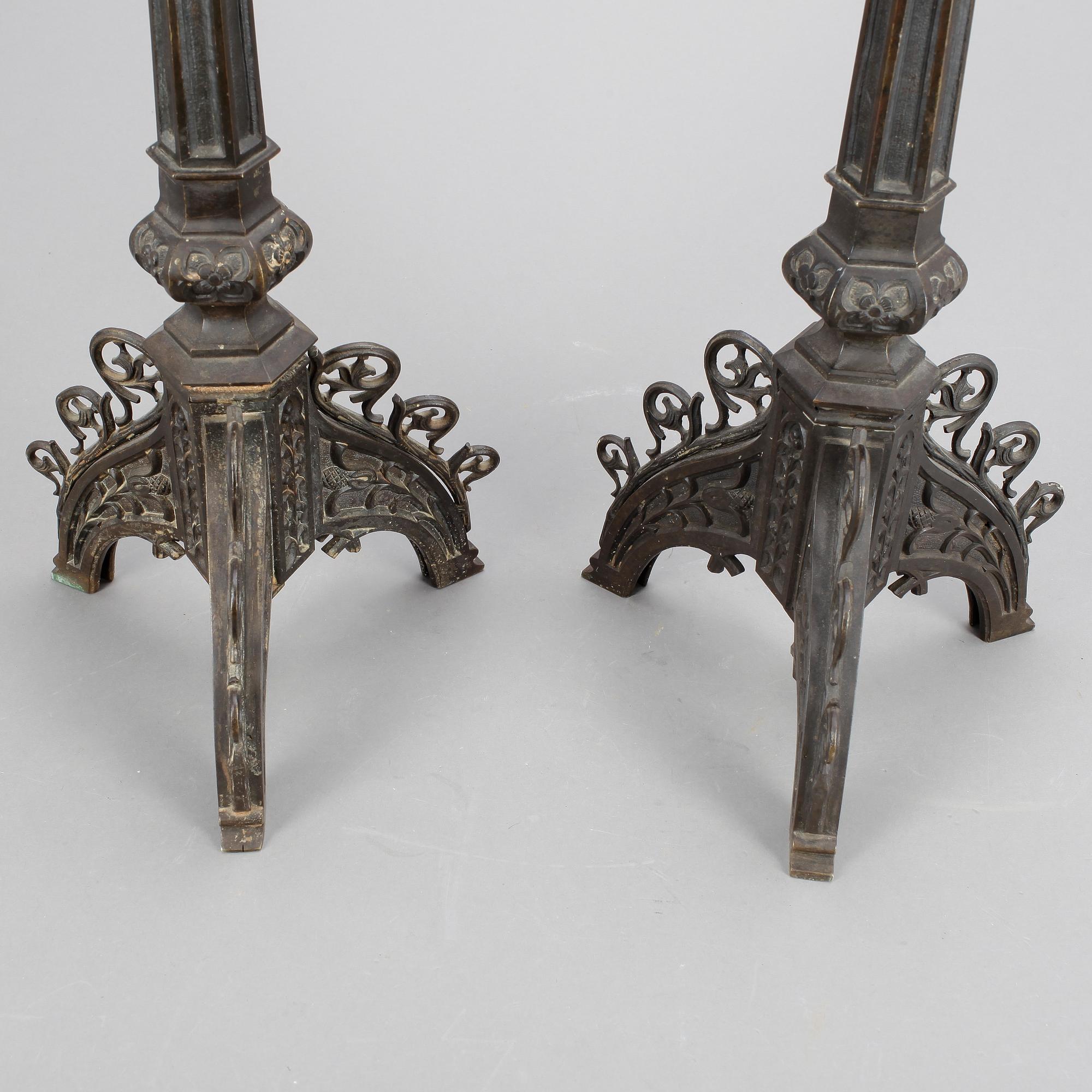 LJUSSTAKAR, ett par, nygotik, sent 1800-tal.