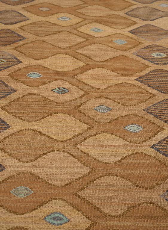 Barbro Nilsson, A carpet, "Finspong, lättbrun" ("Kringelikroka"), flat weave, ca 298 x 203-204 cm, signed AB MMF BN.